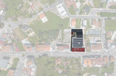 Terreno Comércio / Armazém para Arrendamento em São João da Madeira