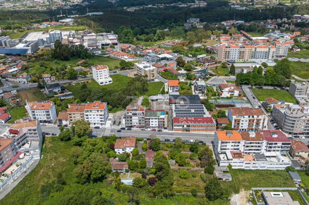 Terreno Comércio / Armazém para Arrendamento em São João da Madeira Foto 9