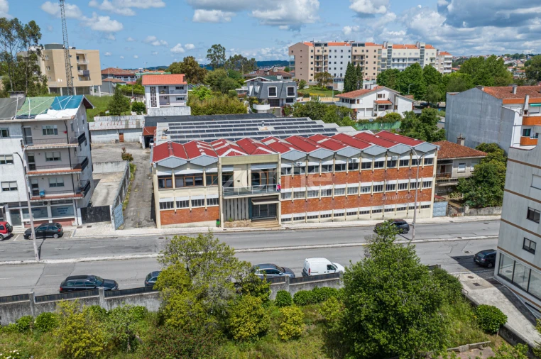 Terreno Comércio / Armazém para Arrendamento em São João da Madeira Foto 7