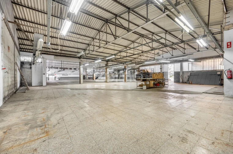 Terreno Comércio / Armazém para Arrendamento em São João da Madeira Foto 12