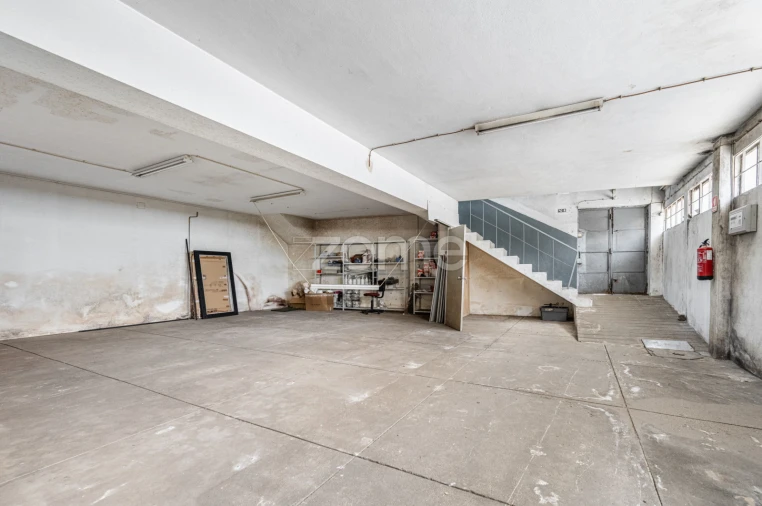 Terreno Comércio / Armazém para Arrendamento em São João da Madeira Foto 17