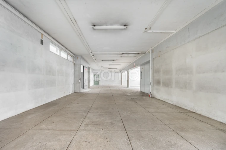 Terreno Comércio / Armazém para Arrendamento em São João da Madeira Foto 22