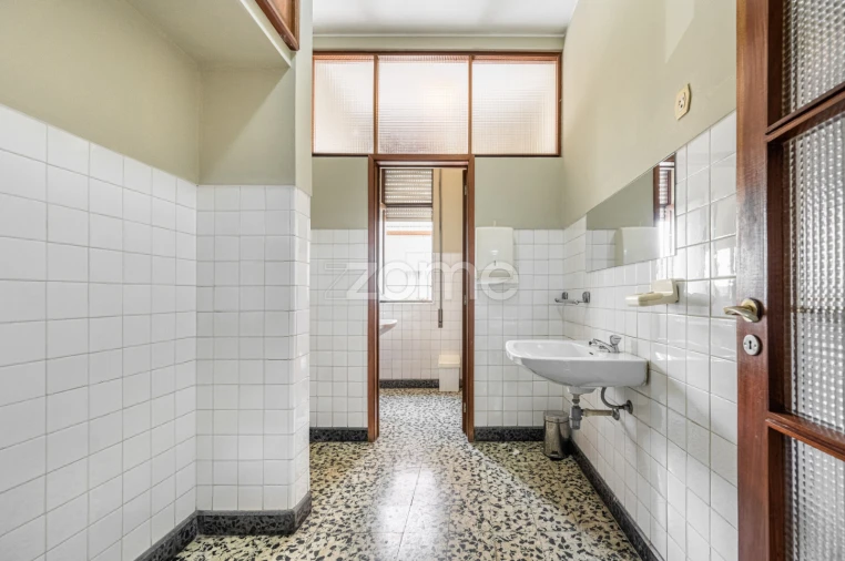 Terreno Comércio / Armazém para Arrendamento em São João da Madeira Foto 29