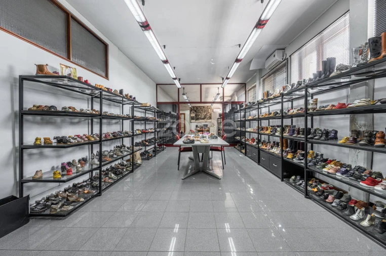 Terreno Comércio / Armazém para Arrendamento em São João da Madeira Foto 36