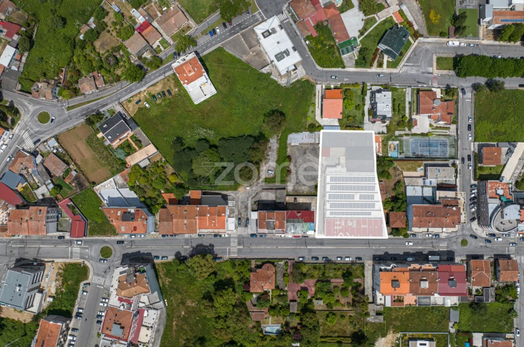 Terreno Comércio / Armazém para Arrendamento em São João da Madeira Foto 2