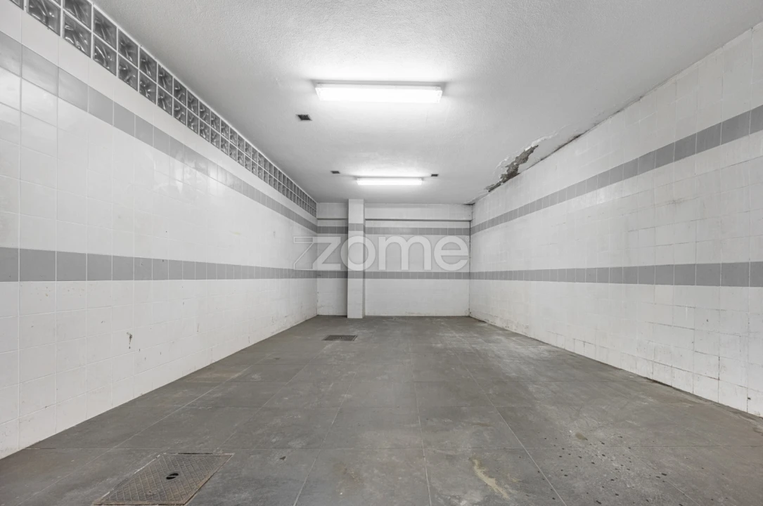 Terreno Comércio / Armazém para Arrendamento em São João da Madeira Foto 14