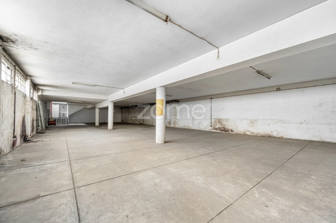 Terreno Comércio / Armazém para Arrendamento em São João da Madeira Foto 18