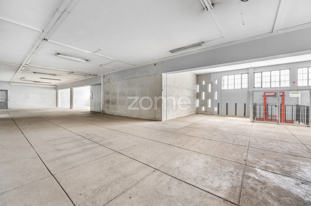 Terreno Comércio / Armazém para Arrendamento em São João da Madeira Foto 21