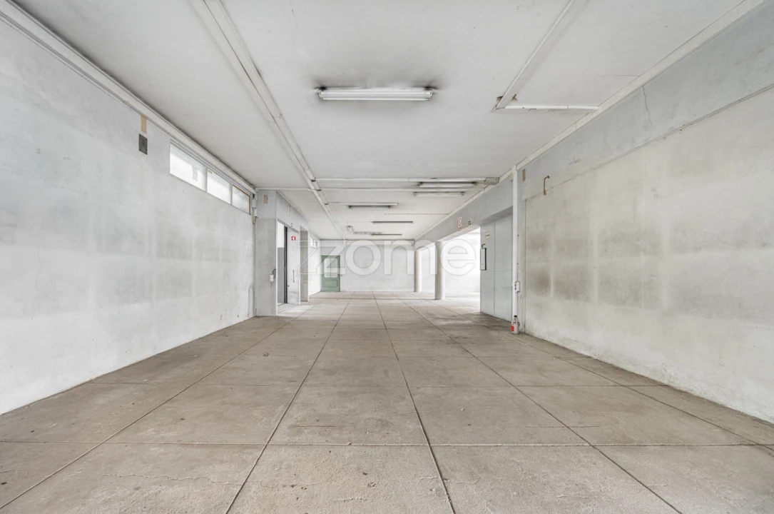 Terreno Comércio / Armazém para Arrendamento em São João da Madeira Foto 22