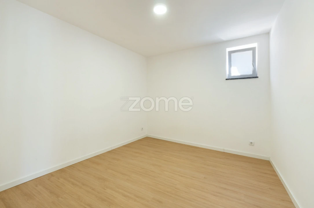 Moradia T4 para Venda em Almalagues Foto 23