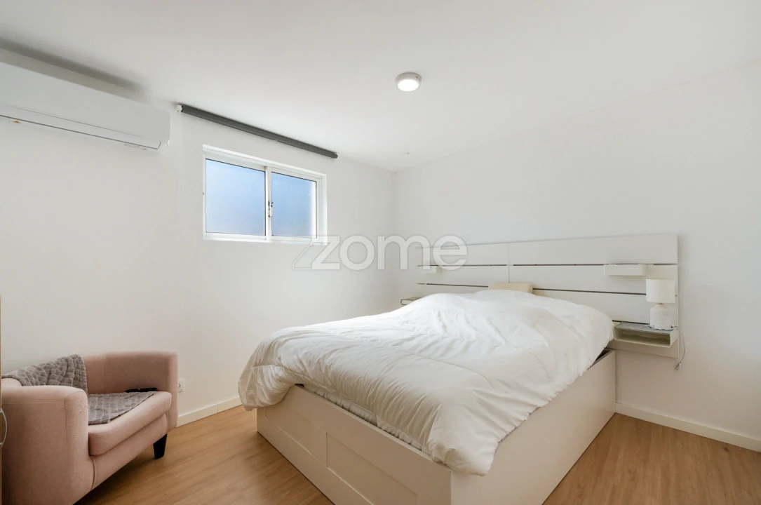 Moradia T4 para Venda em Almalagues Foto 9