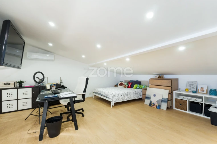 Moradia T4 para Venda em Almalagues Foto 3