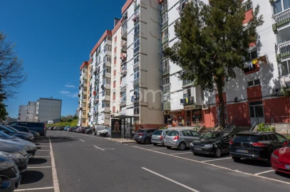Apartamento T2 para Venda em Massamá e Monte Abraão