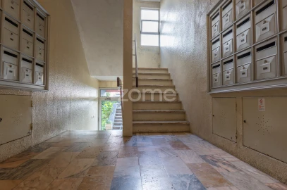 Apartamento T2 para Venda em Massamá e Monte Abraão