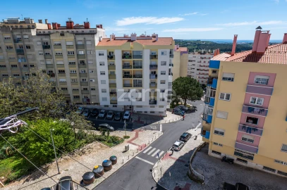 Apartamento T2 para Venda em Massamá e Monte Abraão