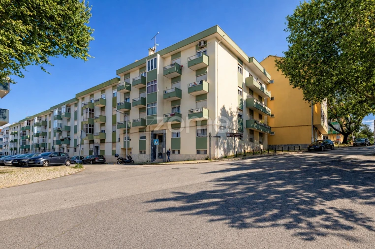 Apartamento T2 para Venda em Póvoa de Santa Iria e Forte da Casa Foto 3