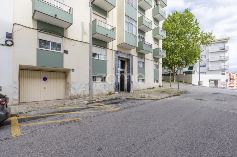 Apartamento T2 para Venda em Póvoa de Santa Iria e Forte da Casa Foto 4