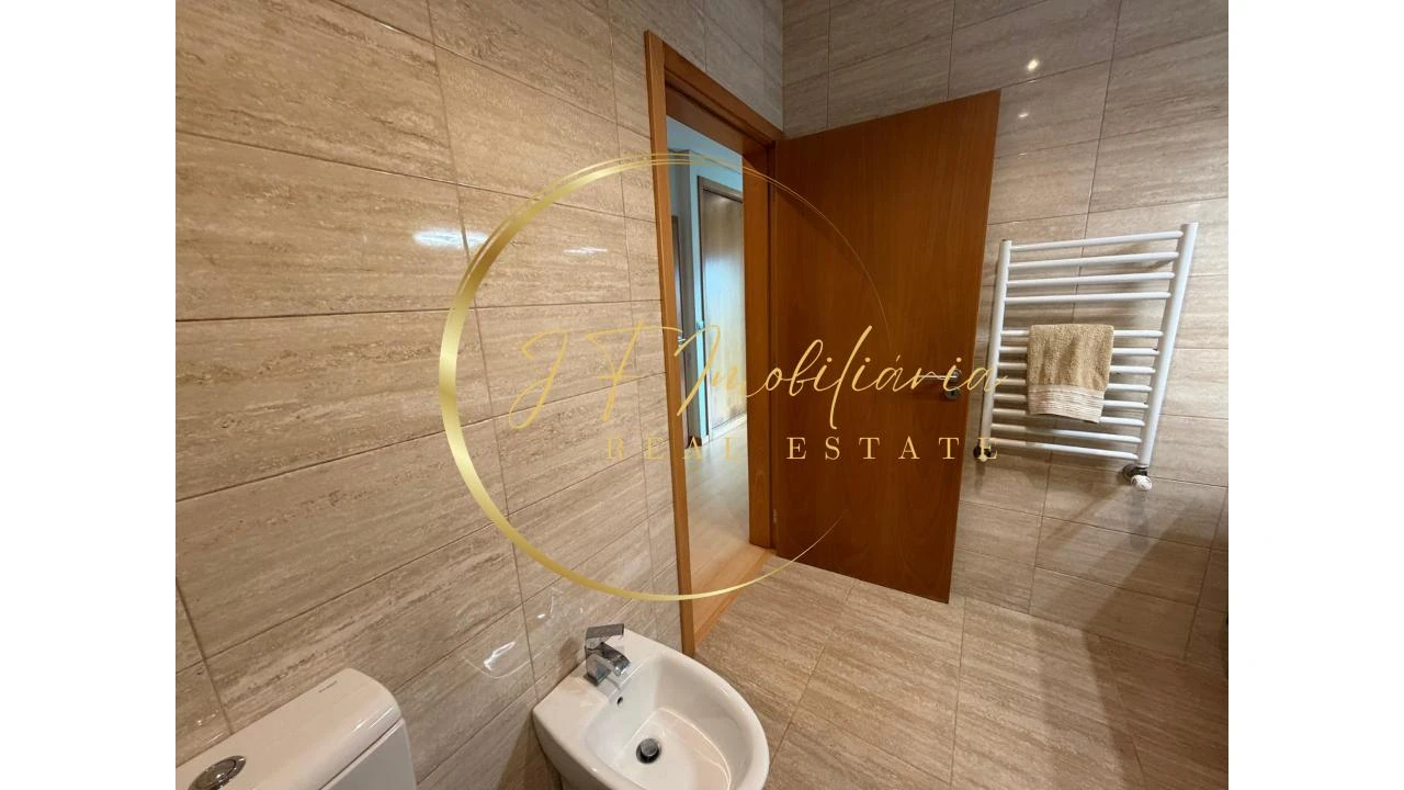 Moradia T4 para Venda em Gafanha da Encarnação Foto 8