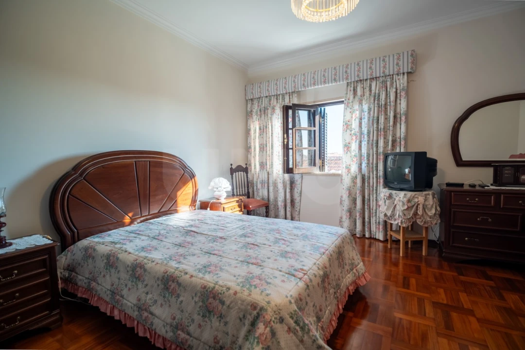 Moradia T7 para Venda em Cela Foto 5