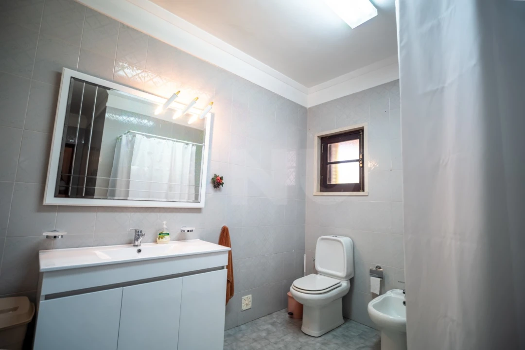 Moradia T7 para Venda em Cela Foto 38