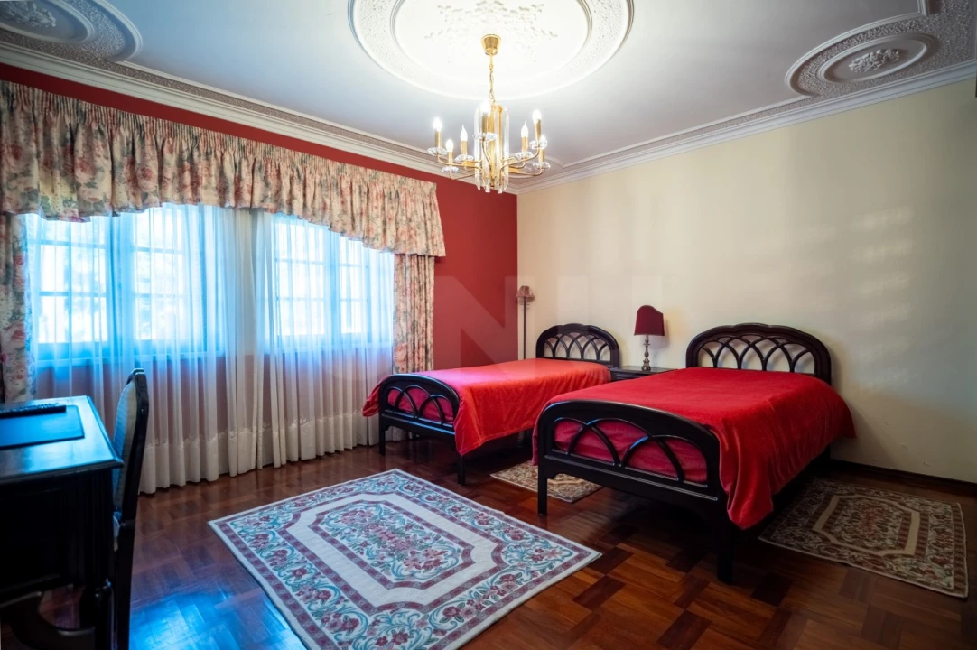 Moradia T7 para Venda em Cela Foto 48