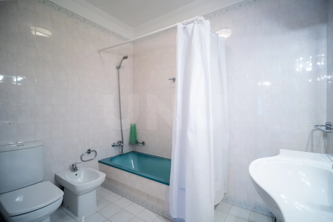 Moradia T7 para Venda em Cela Foto 50