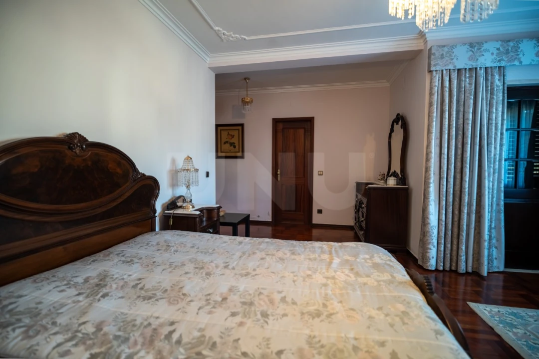 Moradia T7 para Venda em Cela Foto 55