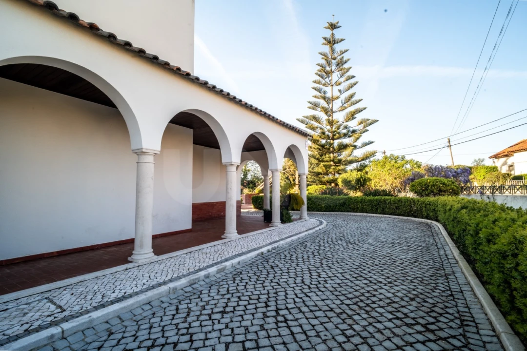 Moradia T7 para Venda em Cela Foto 75