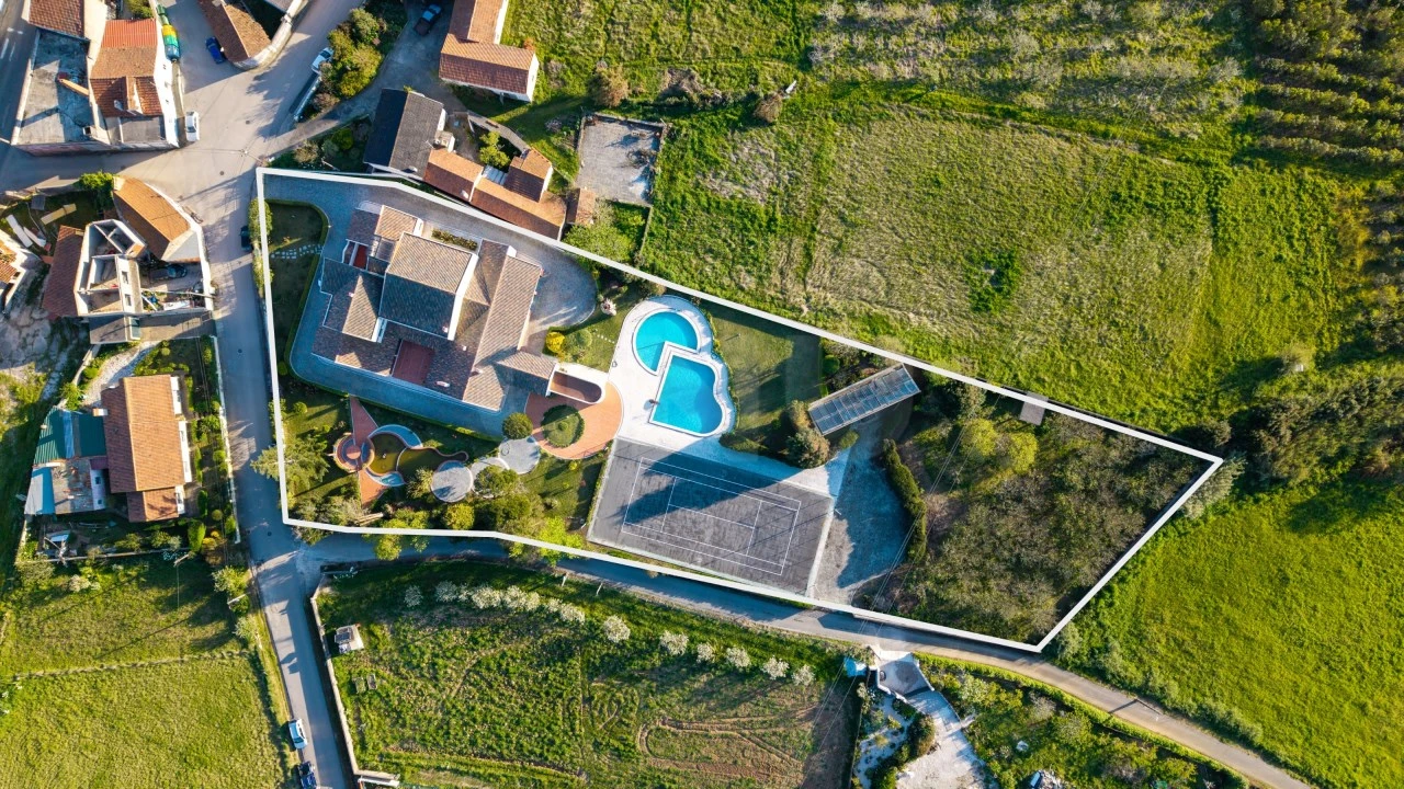 Moradia T7 para Venda em Cela Foto 1