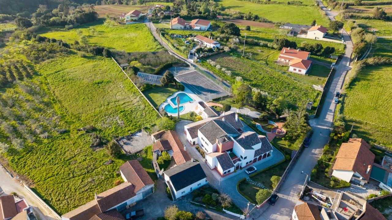 Moradia T7 para Venda em Cela Foto 80