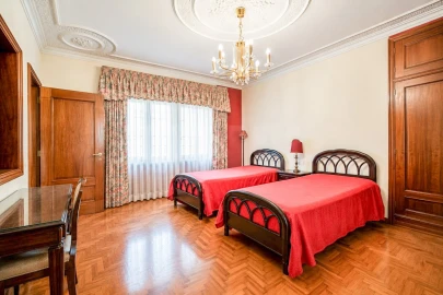 Moradia T7 para Venda em Cela