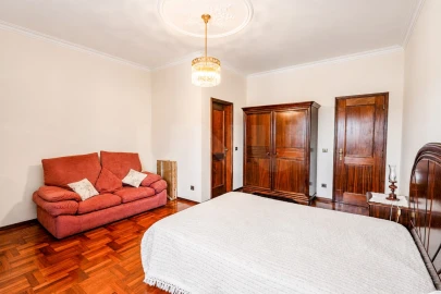 Moradia T7 para Venda em Cela