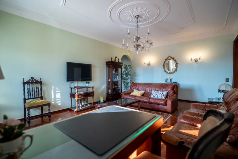 Moradia T7 para Venda em Cela Foto 9