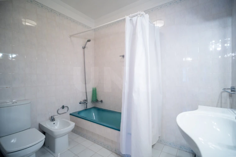 Moradia T7 para Venda em Cela Foto 50