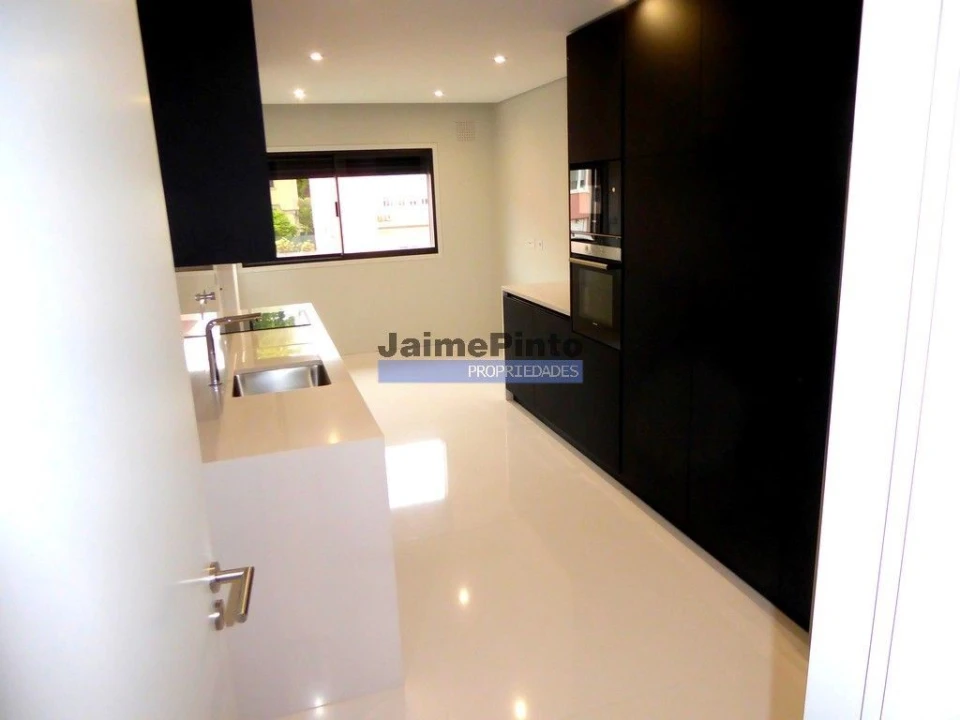 Apartamento T3 para Venda em Aldoar, Foz do Douro e Nevogilde Foto 1