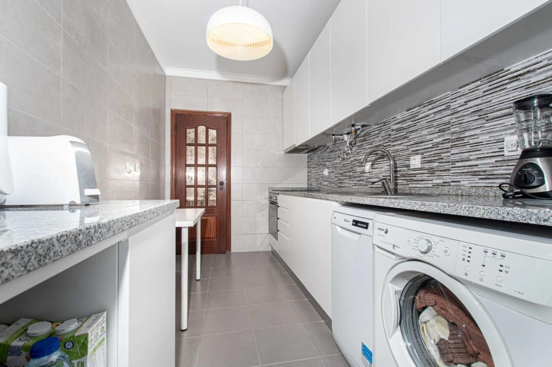 Apartamento T2 para Venda em Massamá e Monte Abraão Foto 19