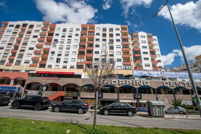 Apartamento T2 para Venda em Massamá e Monte Abraão