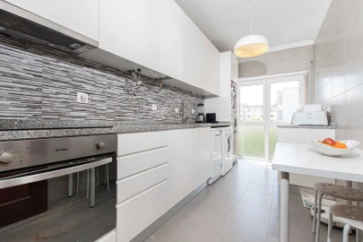 Apartamento T2 para Venda em Massamá e Monte Abraão