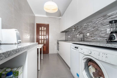 Apartamento T2 para Venda em Massamá e Monte Abraão