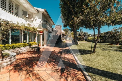 Moradia T4 para Venda em Nogueira e Silva Escura