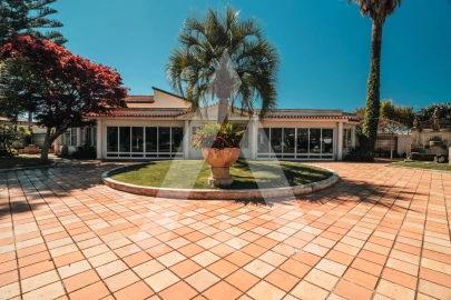 Moradia T4 para Venda em Nogueira e Silva Escura