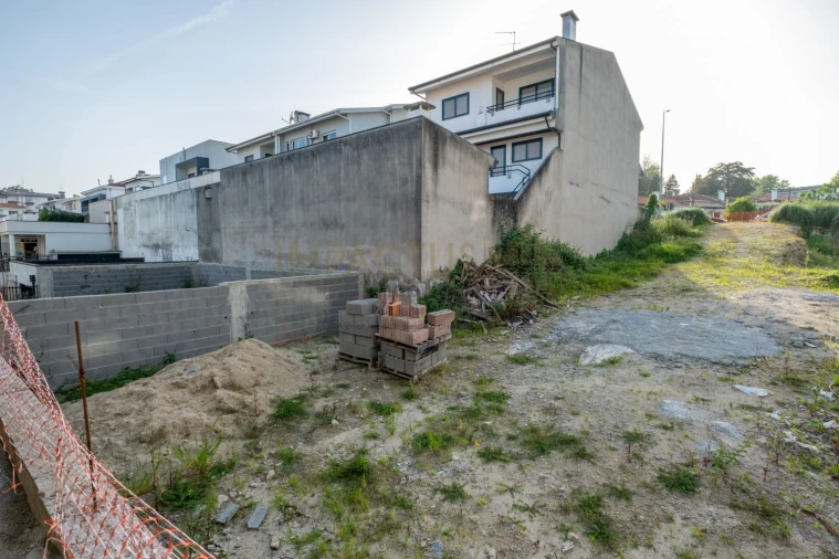 Moradia T3 para Venda em Cidade da Maia Foto 45