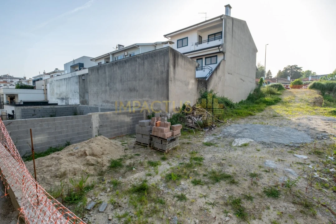 Moradia T3 para Venda em Cidade da Maia Foto 38