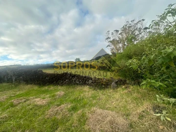 Moradia T3 para Venda em Doze Ribeiras