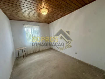 Moradia T3 para Venda em Doze Ribeiras