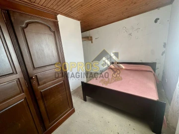 Moradia T3 para Venda em Doze Ribeiras