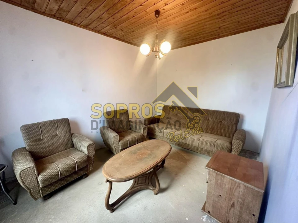 Moradia T3 para Venda em Doze Ribeiras Foto 17