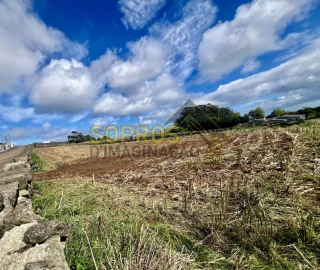 Terreno para Venda em Praia da Vitoria (Santa Cruz)