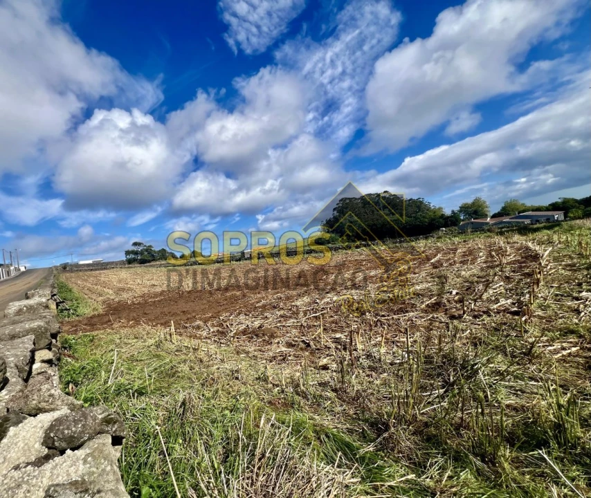 Terreno para Venda em Praia da Vitoria (Santa Cruz) Foto 1
