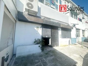 Loja para Venda em Póvoa de Santa Iria e Forte da Casa